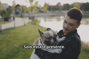 Cuando el caos ladra: Cómo ser el ancla de tu perro en momentos críticos (sin perder la calma)