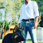 Clientes de alto nivel, celebridades y familias confían en Siegbert por su enfoque profesional y resultados comprobados. Sus técnicas de origen alemán se adaptan a las necesidades de cada perro y dueño, garantizando una relación equilibrada y armoniosa.